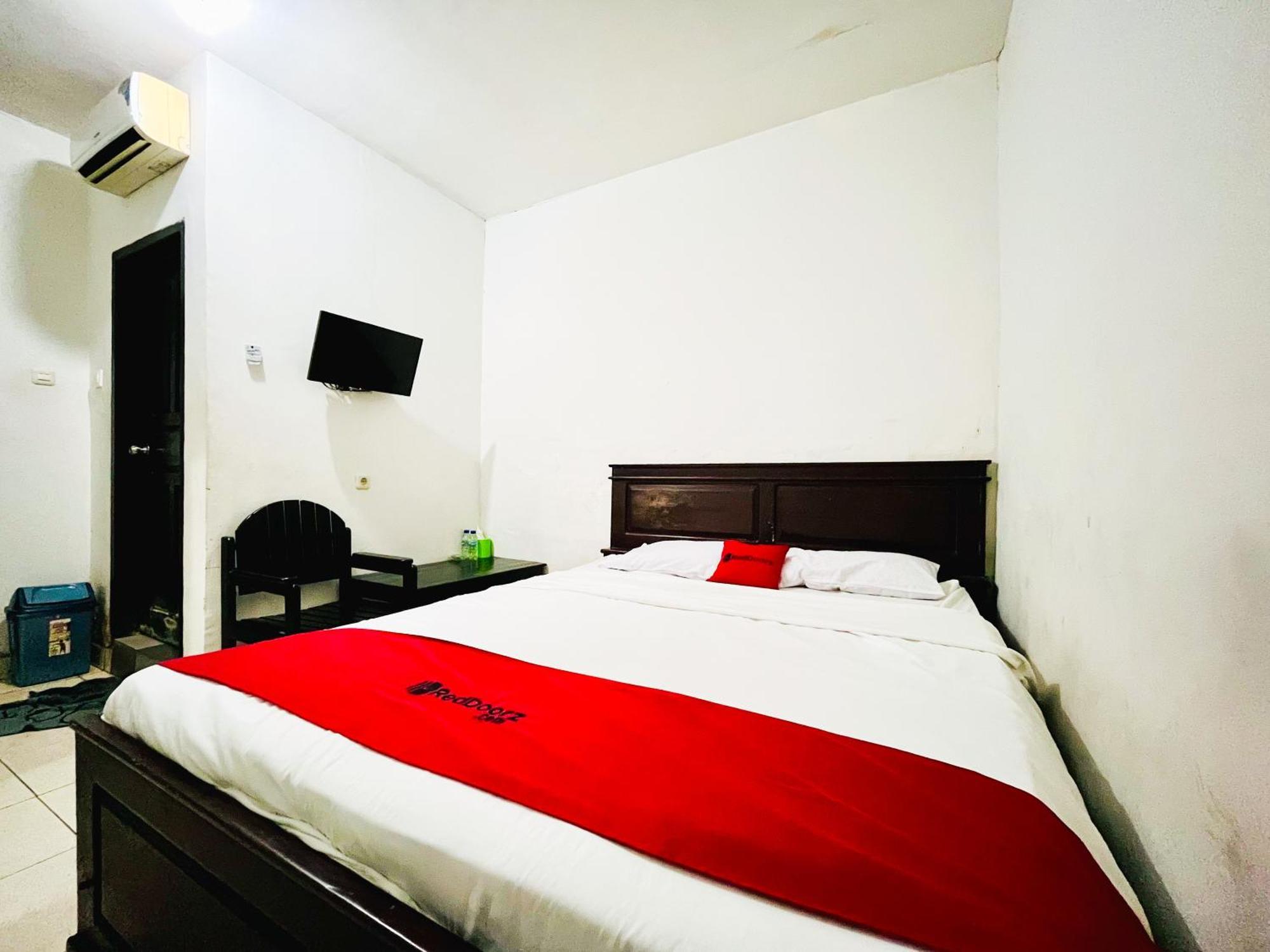 Hotel Reddoorz At Krisan Kendari à Pulupanda Extérieur photo