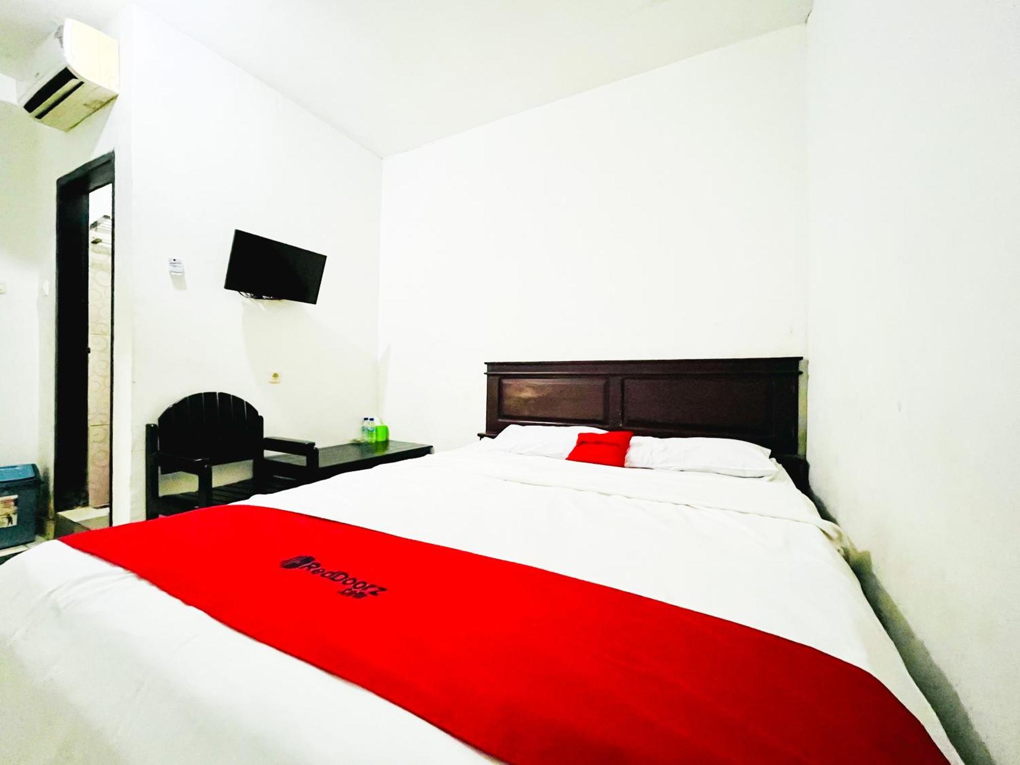Hotel Reddoorz At Krisan Kendari à Pulupanda Extérieur photo