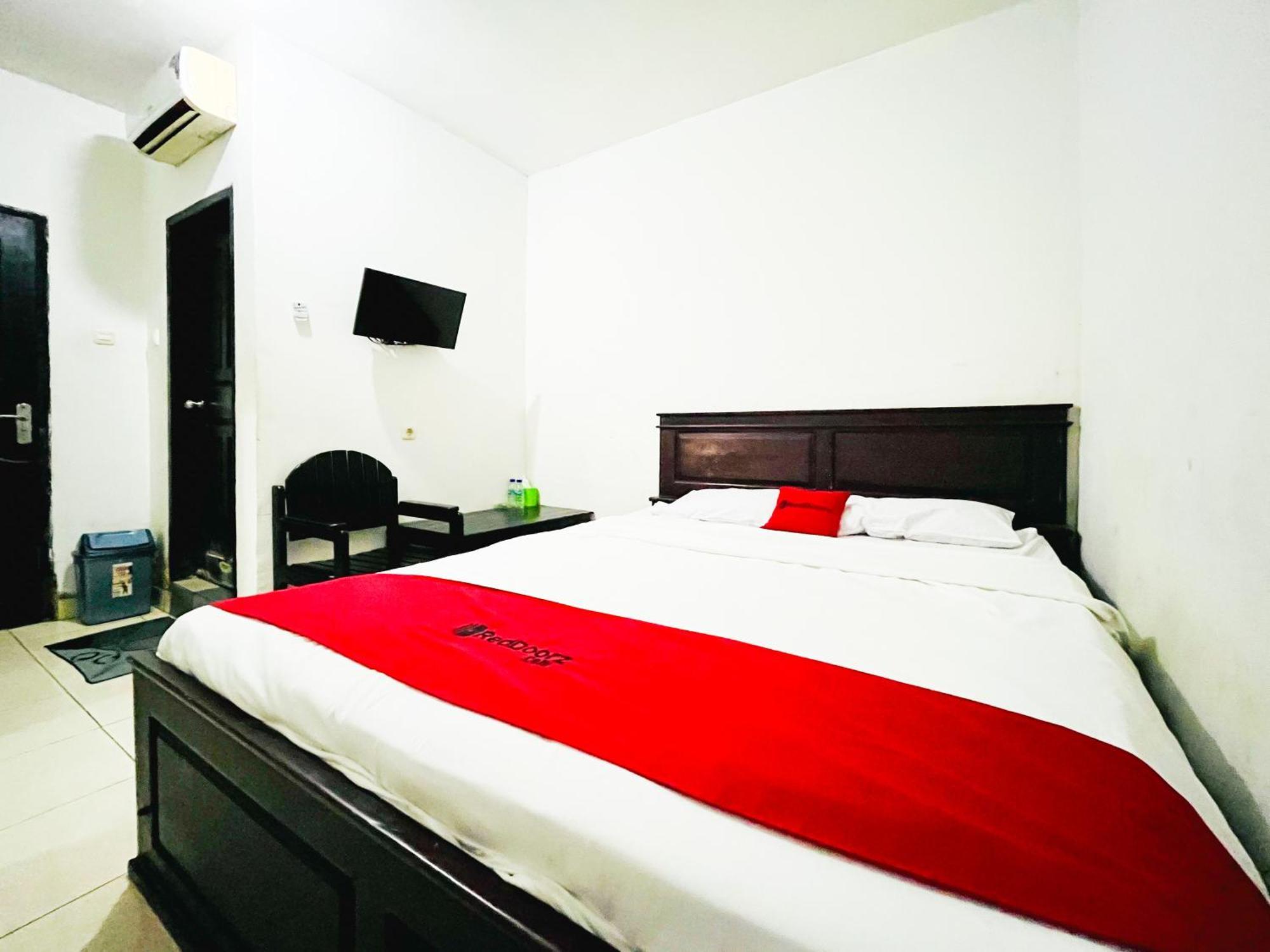 Hotel Reddoorz At Krisan Kendari à Pulupanda Extérieur photo