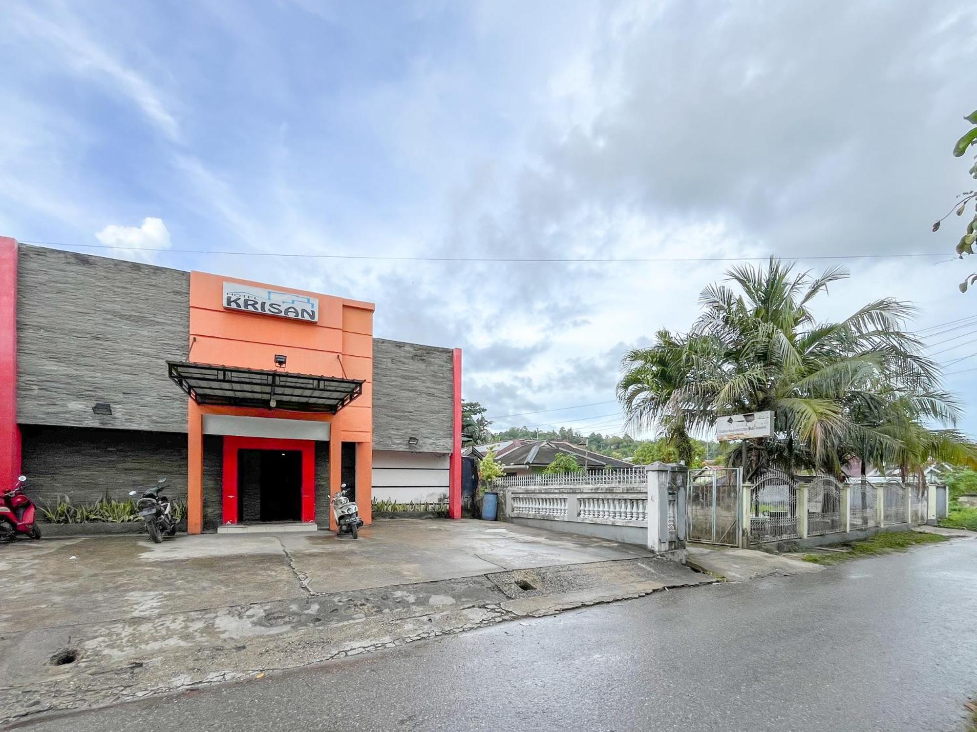 Hotel Reddoorz At Krisan Kendari à Pulupanda Extérieur photo