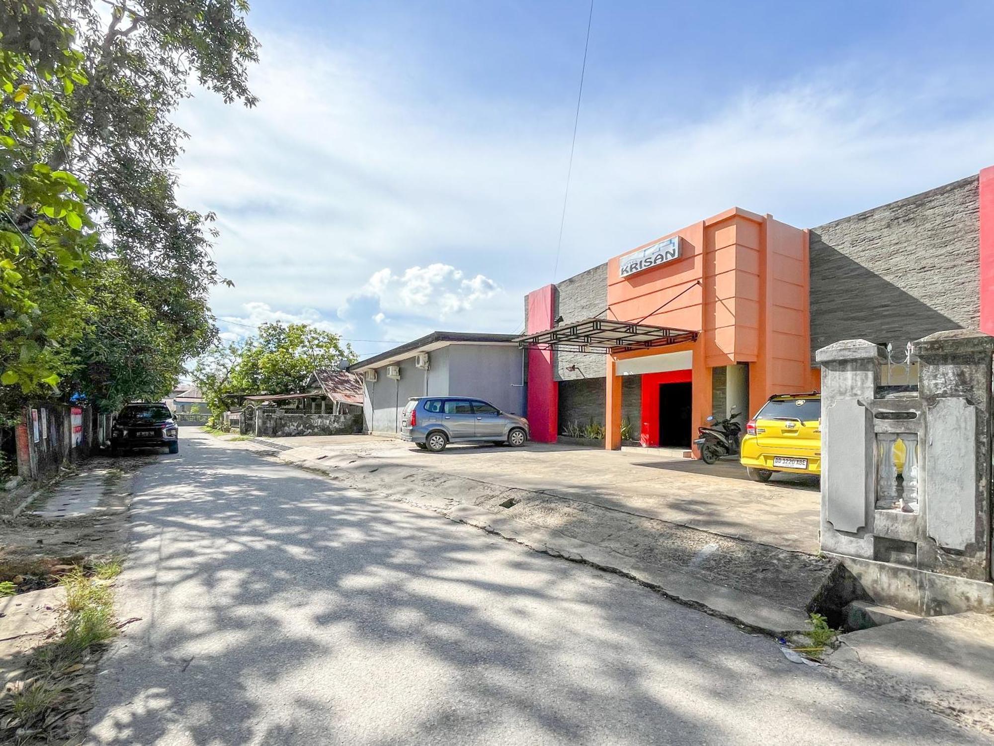 Hotel Reddoorz At Krisan Kendari à Pulupanda Extérieur photo